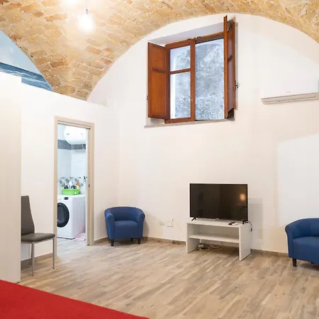 Arco House *